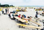 Blick vom Bierwagen
Gre: 800 x 565, 102705 Byte
Urheber: active beach e.V.
